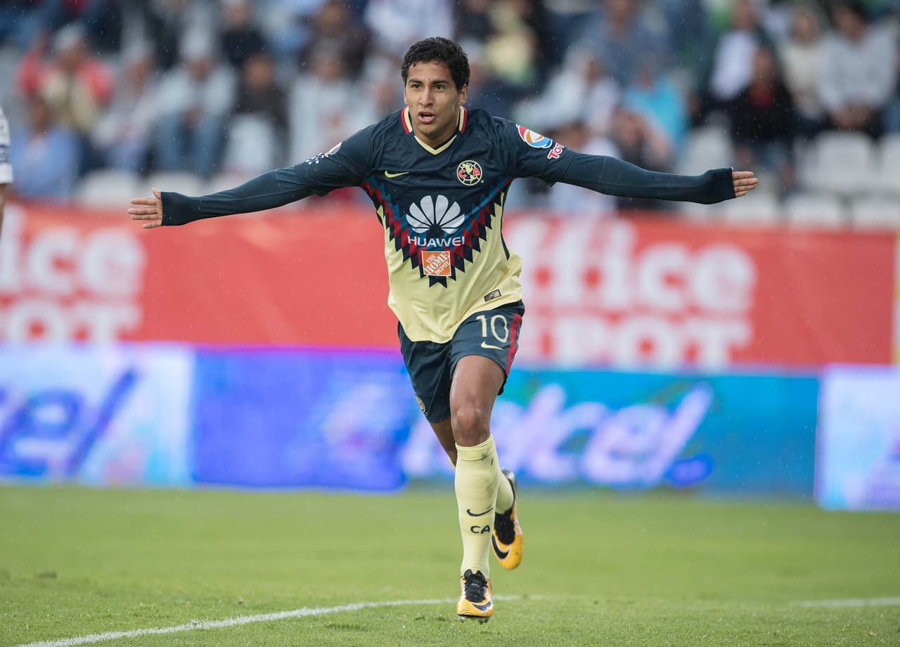 Con sólo 2 minutos de juego, Cecilio Domínguez abrió el carcador con un impecable remate de cabeza.