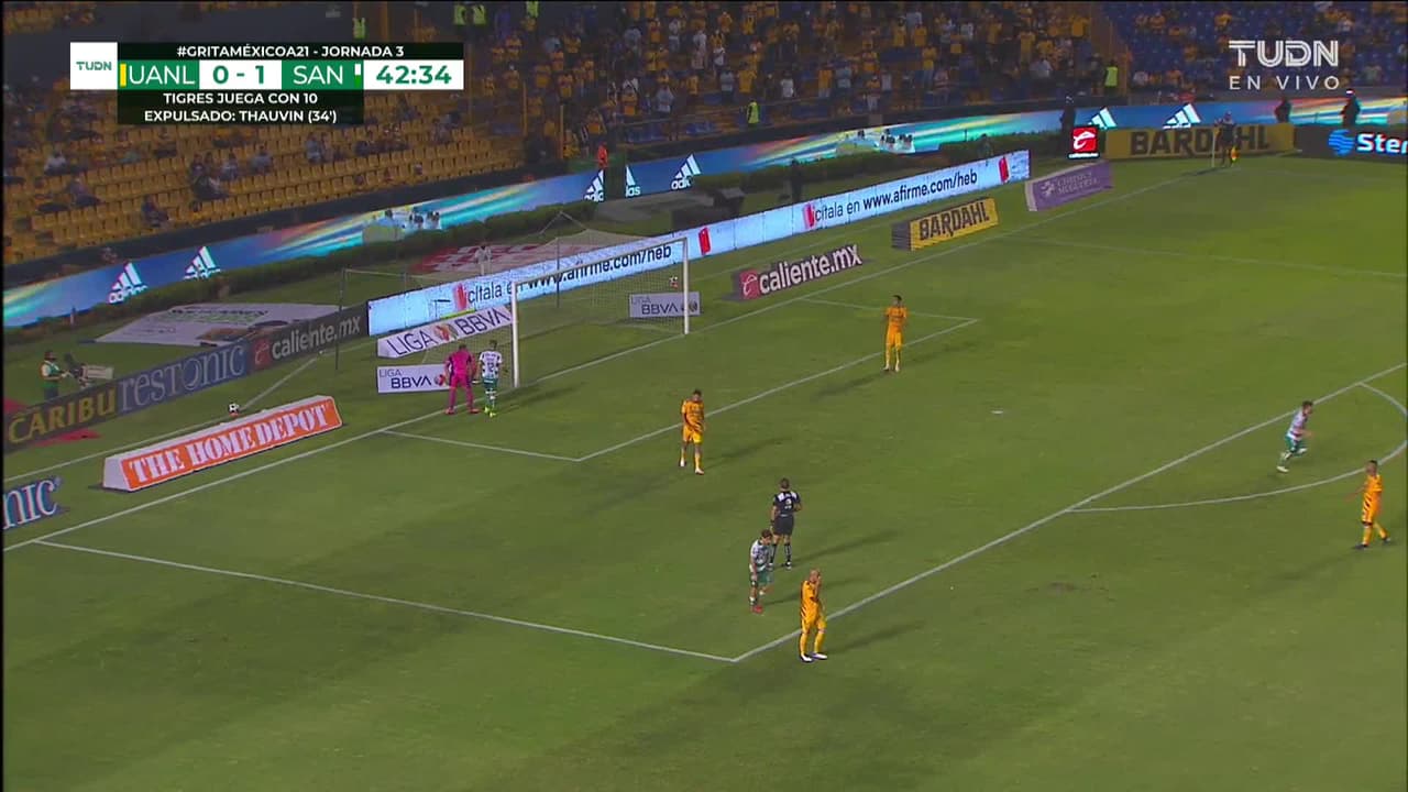 ¡TIRO ATAJADO! disparo por Juan Ferney Otero.