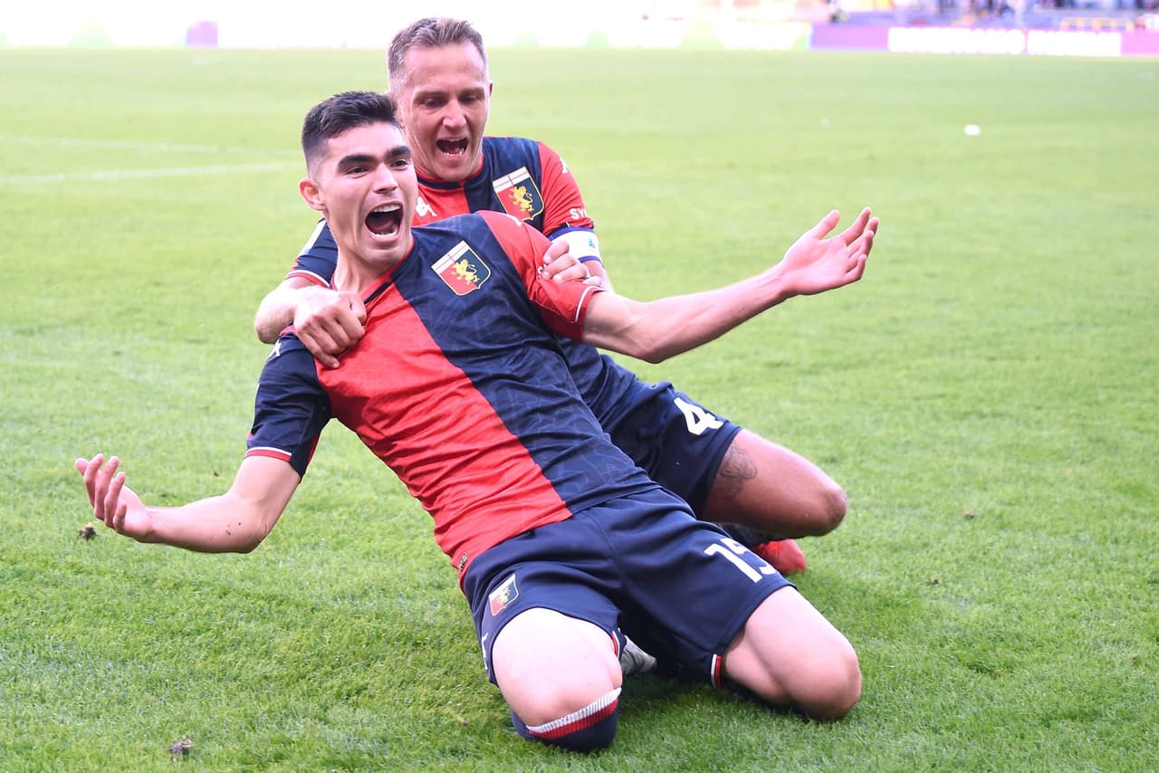 Johan Vásquez firma mejor debut en Serie A que Chucky Lozano