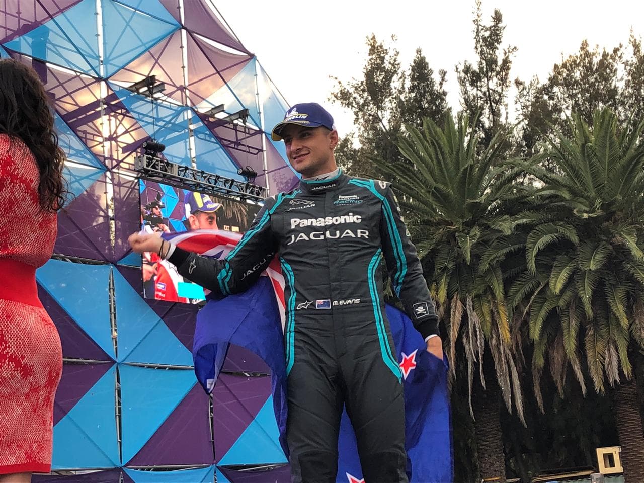 Con el último voltio de su batería arrebató la bandera de cuadros en el Autódromo Hermanos Rodríguez.