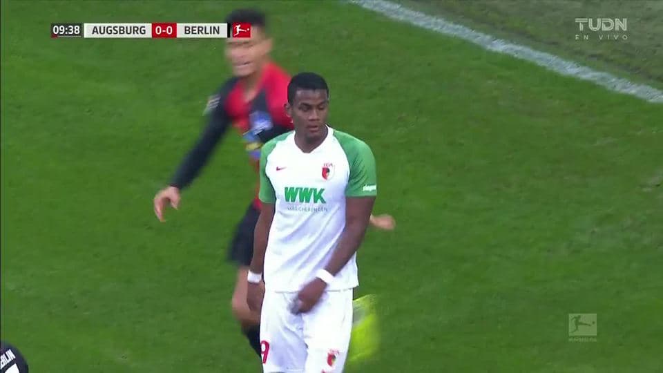 Tiro desviado de Florian Niederlechner