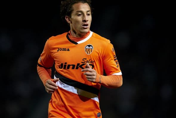 Altibajos en su nivel lo han puesto en la banca de los naranjeros y en el fútbol alemán en préstamo en el pasado, ahora el volante busca su revancha con el Valencia.