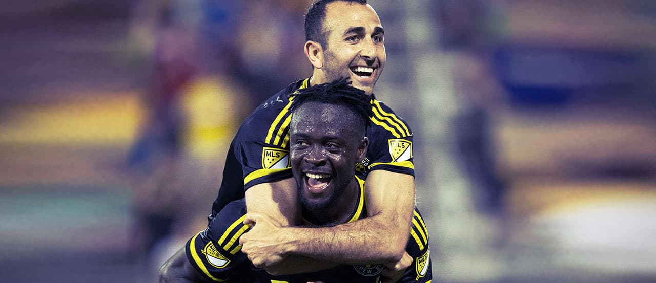 Columbus Crew derrota 2-0 a NY Red Bulls y va con ventaja al duelo de vuelta al Red Bull Arena