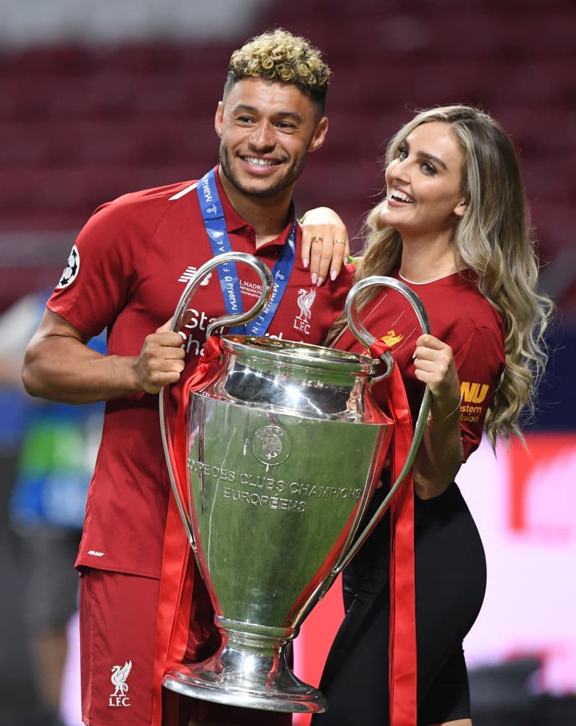 Saltó a la fama con el grupo ‘Little Mix’ en 2011 y, aunque el trío esté experimentando problemas, ella aún puede contar con su novio Alex Oxlade-Chamberlain, quien todavía vale unos cuantos millones.