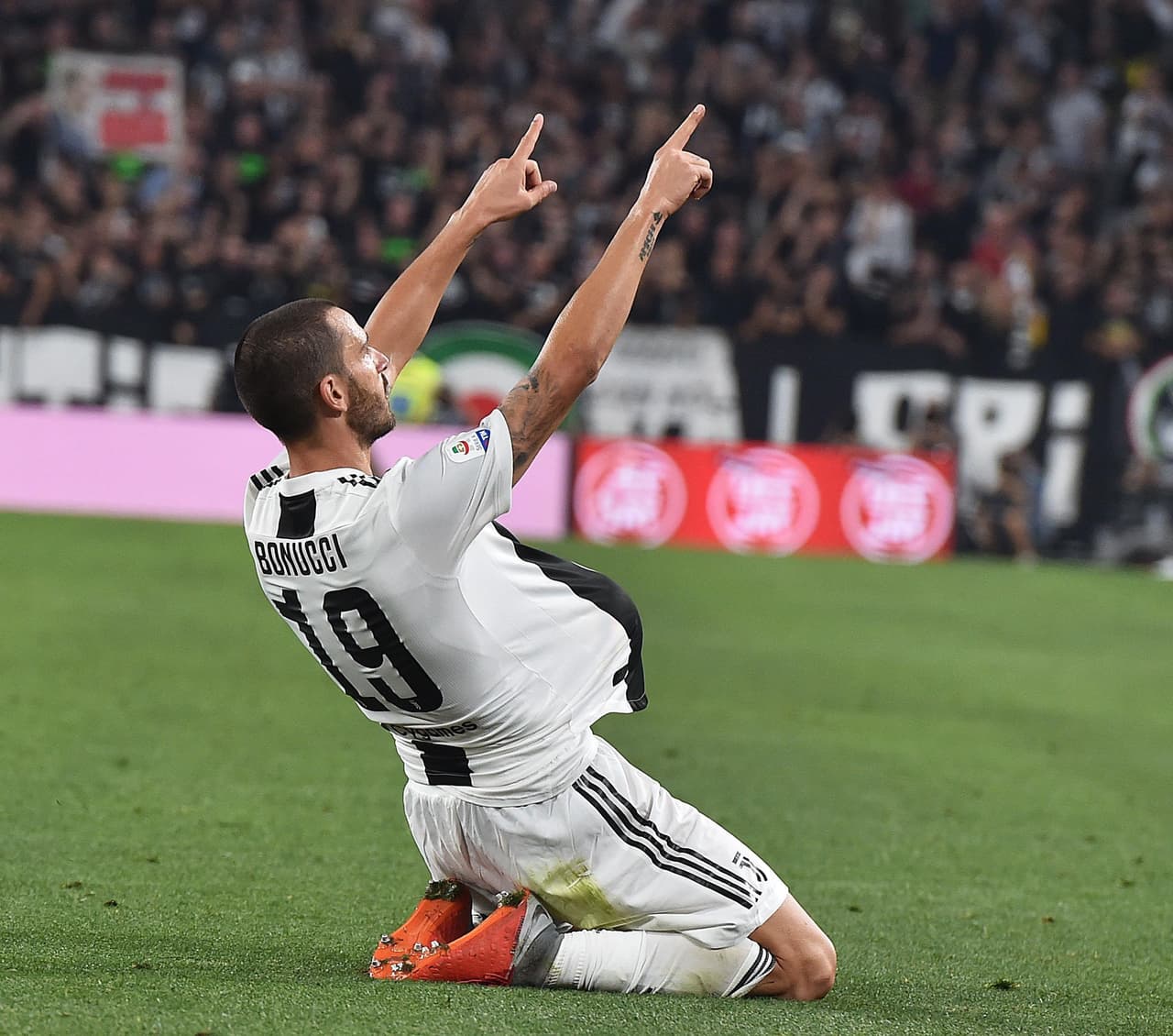 Al minto 76 con un cabezazo en el área encontró a Leonardo Bonucci por el segundo palo para poner el 3-1 definitivo