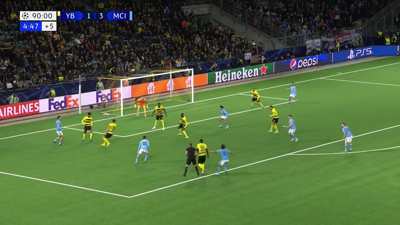 ¡TIRO ATAJADO! disparo por Julián Álvarez.