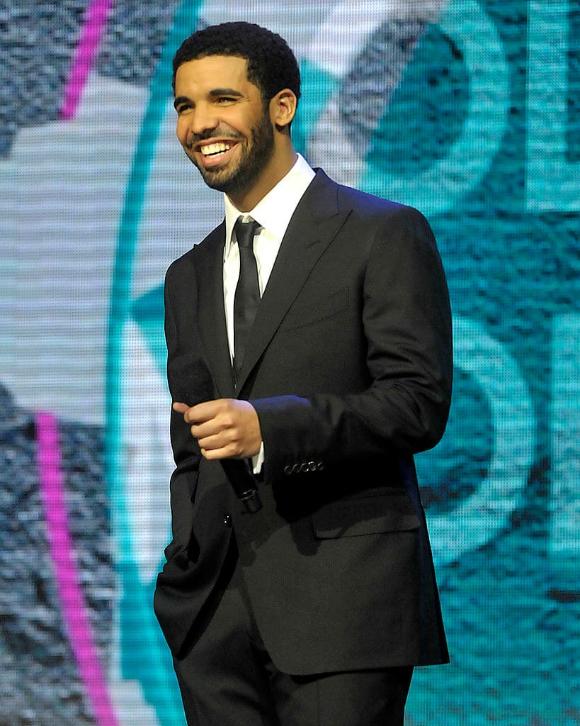 Es un diseño críptico que casi instantáneamente hizo que la gente hablara en las redes sociales.