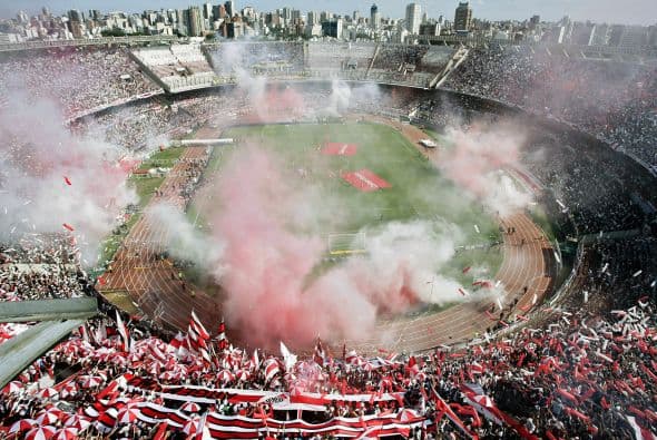 El único cuadro americano se coloca en el octavo puesto, se trata del River Plate. El conjunto argentino tiene entradas de 54,000 aficionados cada vez que juegan en el Monumental en Buenos Aires.