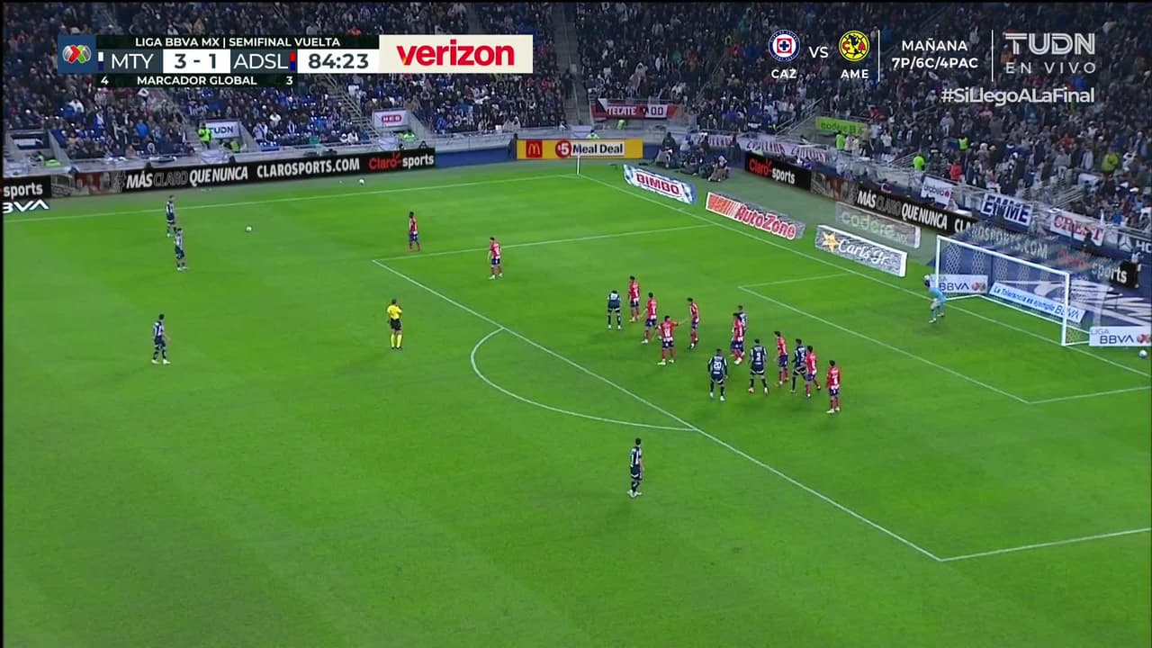 ¡GOL!  anota para Monterrey. Óliver Torres