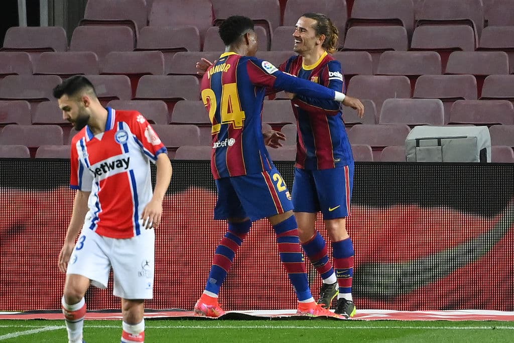 Trincao (29’, 74’), Messi (45+1’, 75’) y Junior Firpo (80’) hicieron los tantos para el contundente marcador. Luis Rioja (57’) descontó por los visitantes. Barcelona llegó a 46 unidades en la La Liga; a media semana se enfrentarán a PSG en la ida de los Octavos de la Champions.