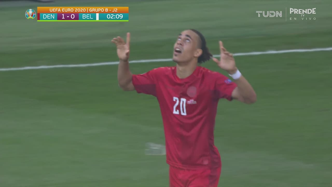 ¡Gol de vestidor! Poulsen saca un derechazo para el 1-0 de Dinamarca