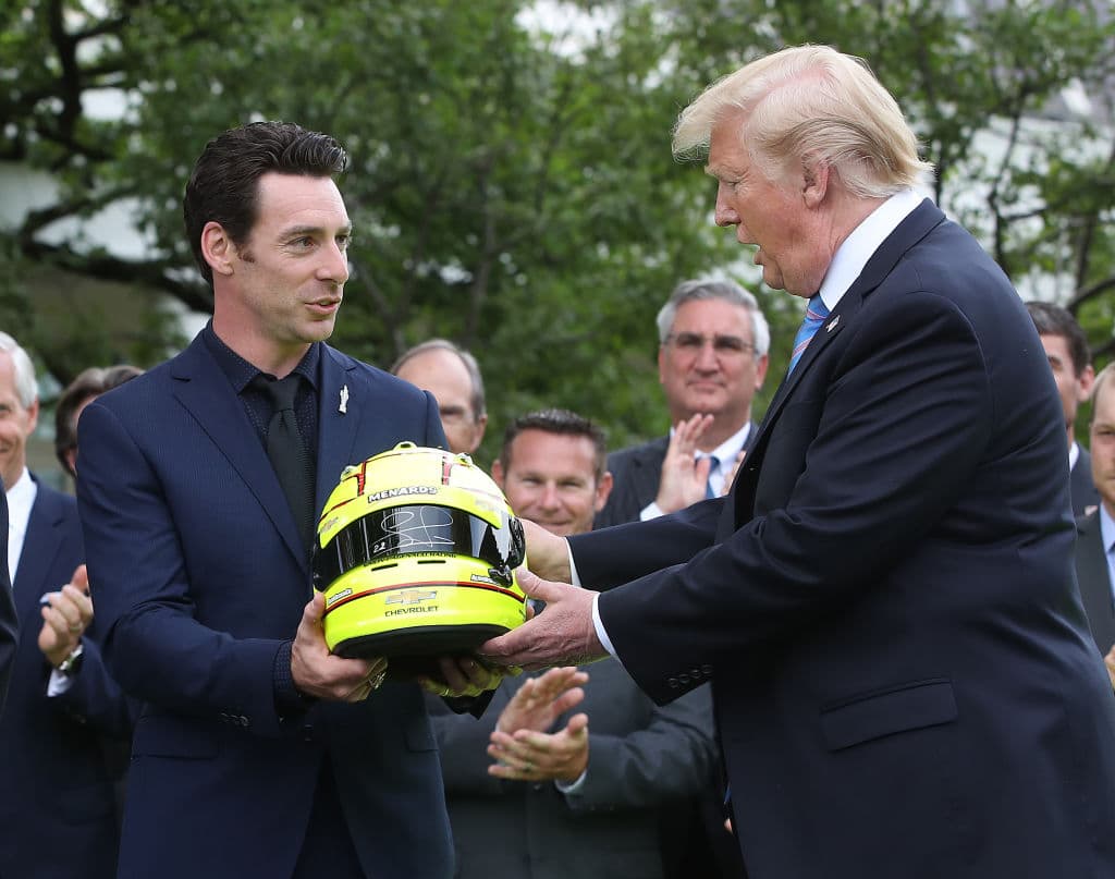 El ganador de las 500 Millas de Indianápolis, Simon Pagenaud, y el equipo de Penske, fueron de Victory Lane a la Casa Blanca ya que el equipo ganador de la Indy 500 fue honrado el lunes por la tarde por el presidente Donald Trump.