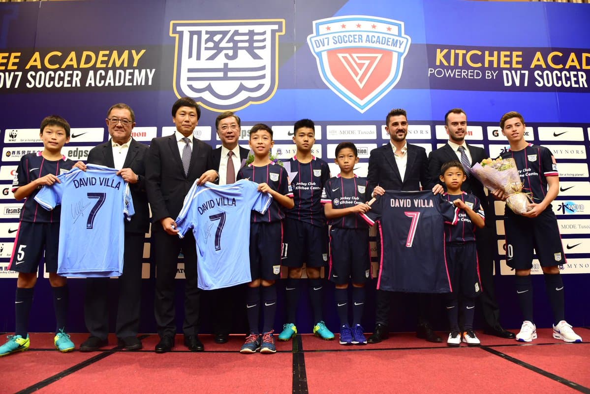 Allí inauguró una sucursal más de las academias que llevan su nombre. (Twitter | @Guaje7Villa)