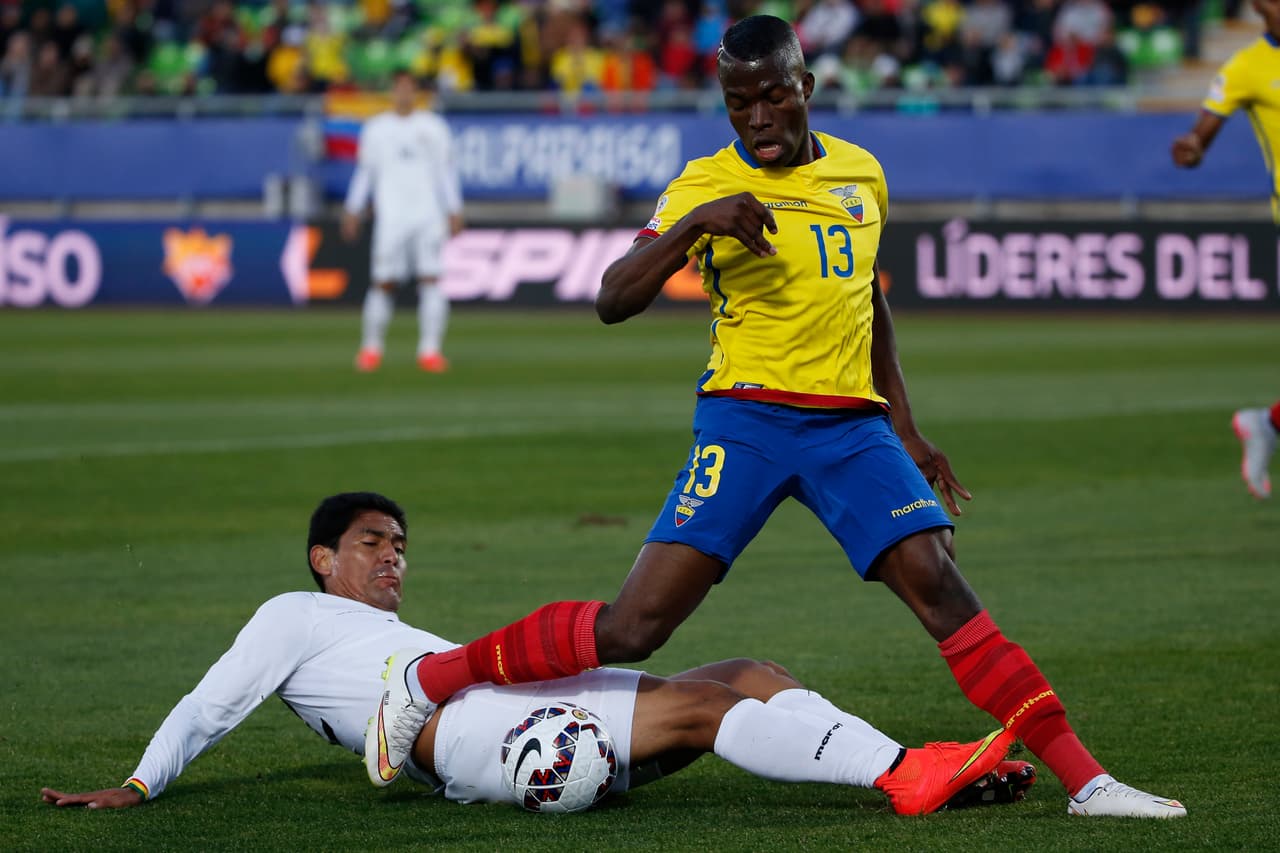 Jefferson Montero y Bolaños comandaban los ataques ecuatorianos junto con Enner Valencia.