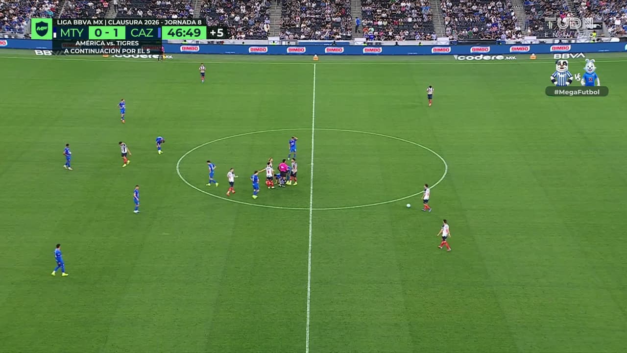 ¡Insólito, el árbitro casi rompe a Paradela! El colegiado le sacó sangre en el tobillo al jugador