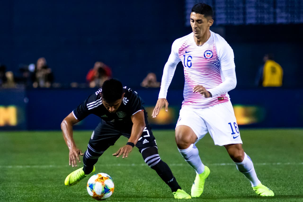Sobre el debut del juvenil Iván Morales: "Cumplió, porque era un partido muy bravo para un juvenil, se movió bastante bien y promete mucho para la selección".