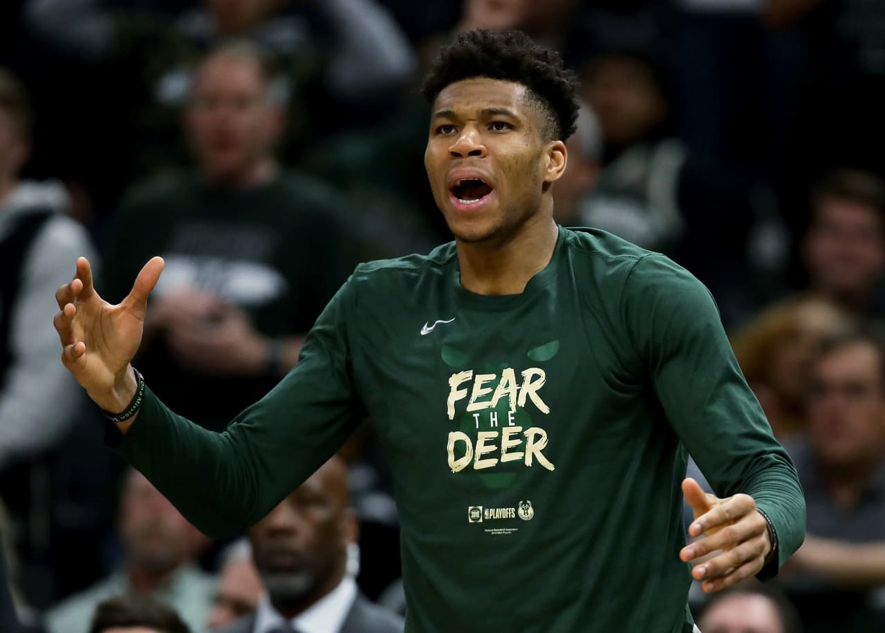 Cerramos los elegidos al primer equipo defensivo con 
<b>Giannis Antetokounmpo</b> 
<b>(Milwaukee Bucks)</b> quien está nominado por segunda ocasión en su carrera.