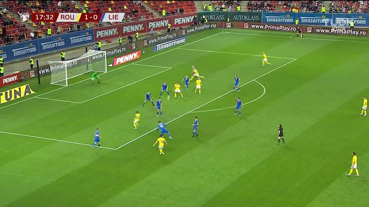 ¡GOL!  anota para Rumanía. Cristian Manea