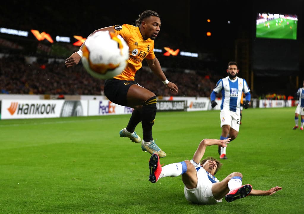 Apenas alcanzan a bloquear el centro de Traoré