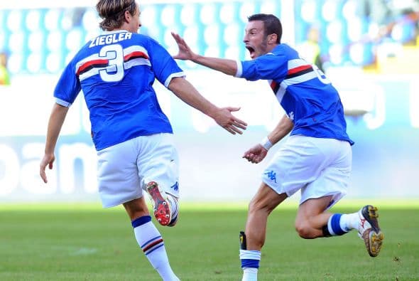 Y un minuto después el atacante Antonio Cassano marcó el tanto de la voltereta para la victoria de Sampdoria por 2-1.