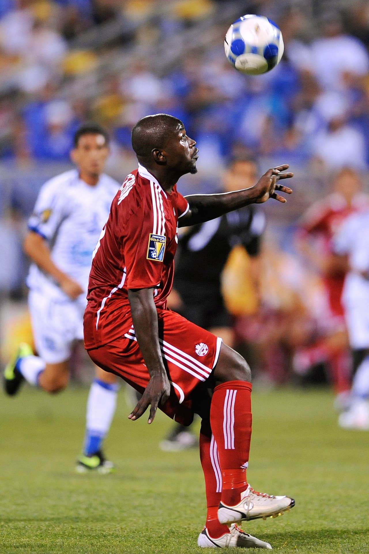 El potente artillero canadiense Ali Gerba también tiene seis registros de gol.