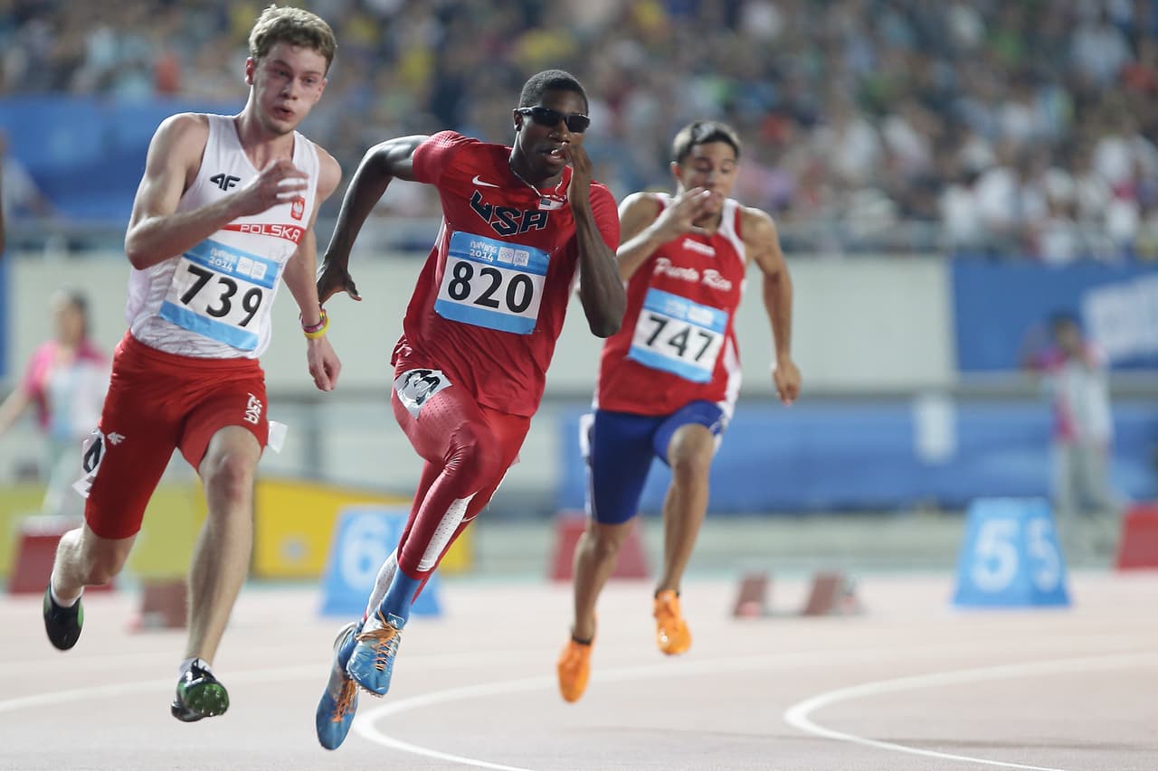 Lyles fue medallista de oro en los Juegos Olímpicos de la Juventud Nanjing 2014, en los 200 metros planos.