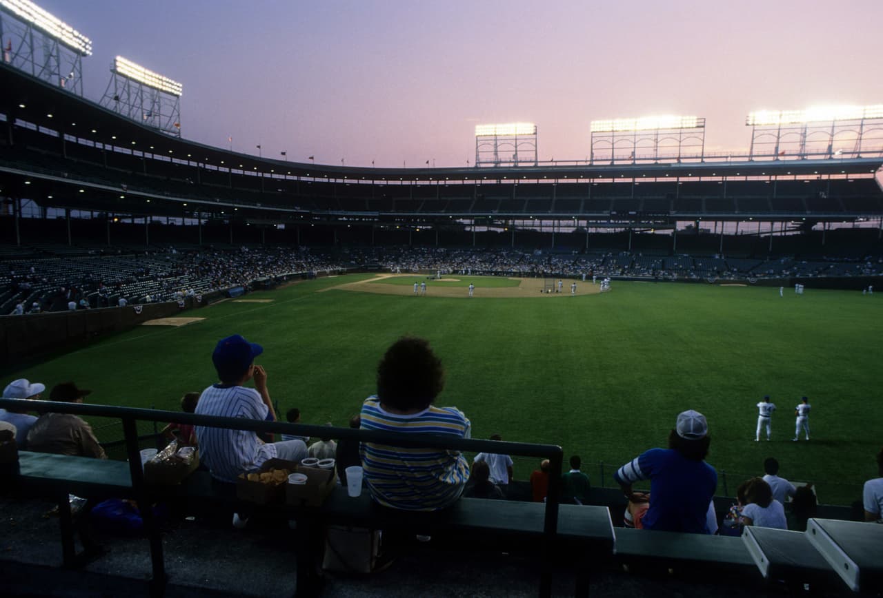 Fue una gran entrada la que se registró pero, la lluvia impidió que se jugara el partido, al menos enteramente. Apenas se disputaron cuatro entradas y el juego debió suspenderse.