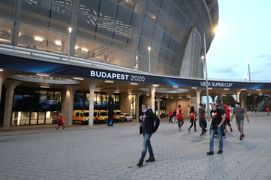 Distancia social de 1.5m y utilizar la mascarilla en el interior y exterior del estadio son las principales medidas que la UEFA especificó.