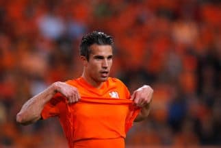 Robin Van Persie presentó molestias en la ingle ante Galés.