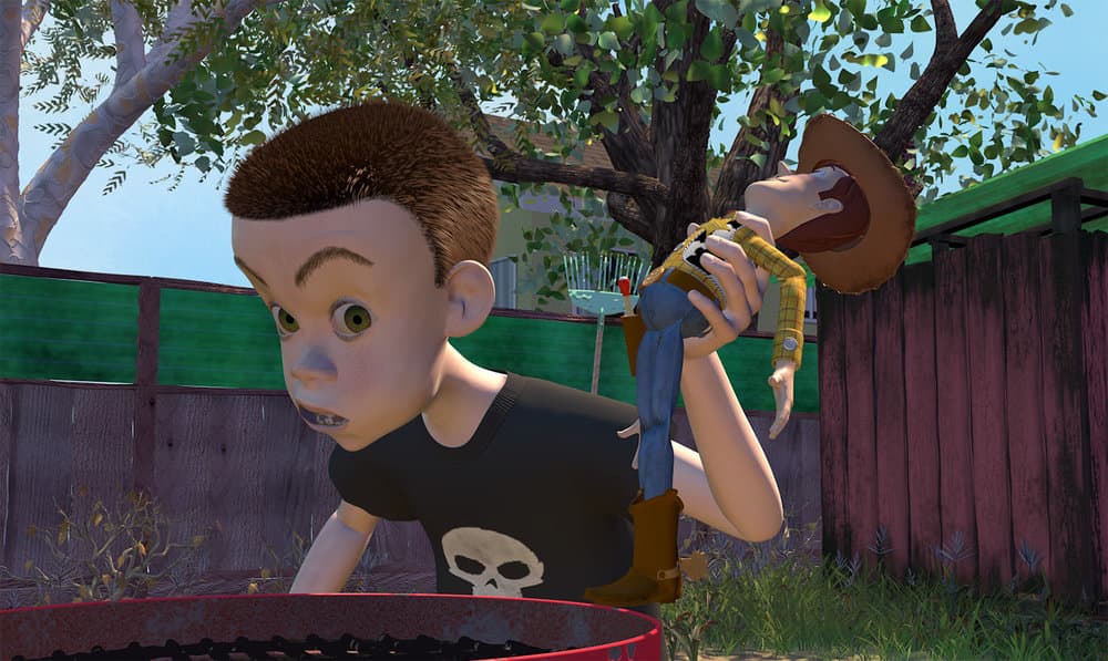 Sid, el vecino problemático de Andy en la película
<i>Toy Story 1</i>, también sale en
<i>Toy Story 3 </i>como el chico que recoge la basura fuera de la casa de Andy.