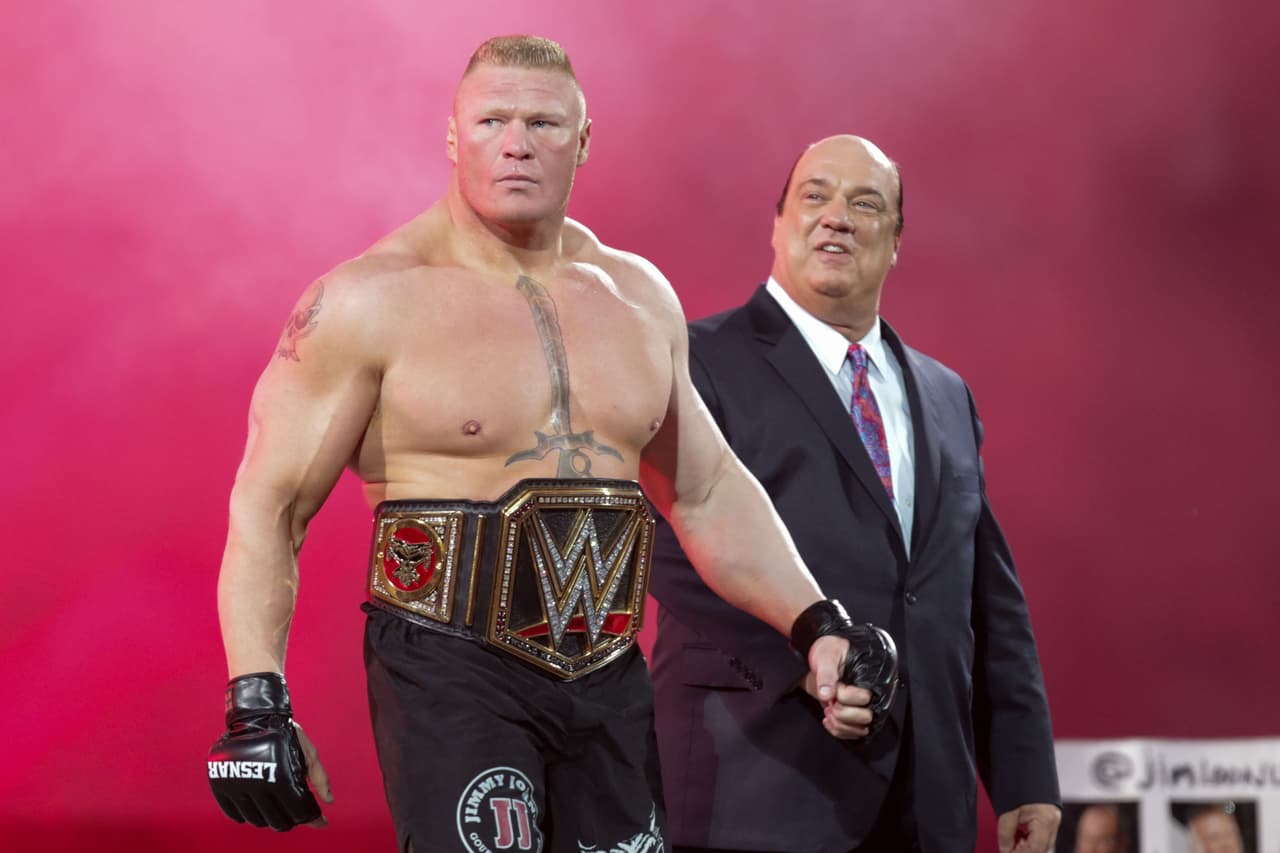 Algo similar ocurrió con Brock Lesnar, campeón mundial de Raw en WWE y de quie se rumoraba volvería a UFC. Se decía que perdería para irse de nuevo a las artes marciales mixtas.