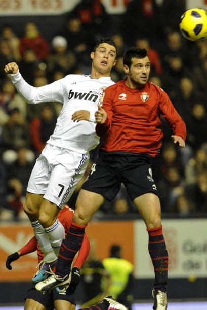 El Real Madrid visitó la casa del Osasuna con la necesidad de sacar los tres puntos para no alejarse del Barcelona.