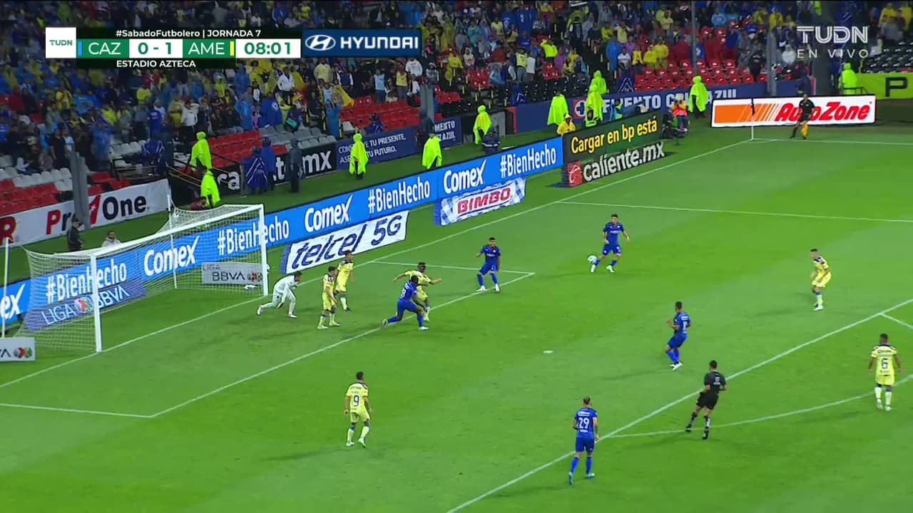 ¡TIRO ATAJADO! disparo por Uriel Antuna.