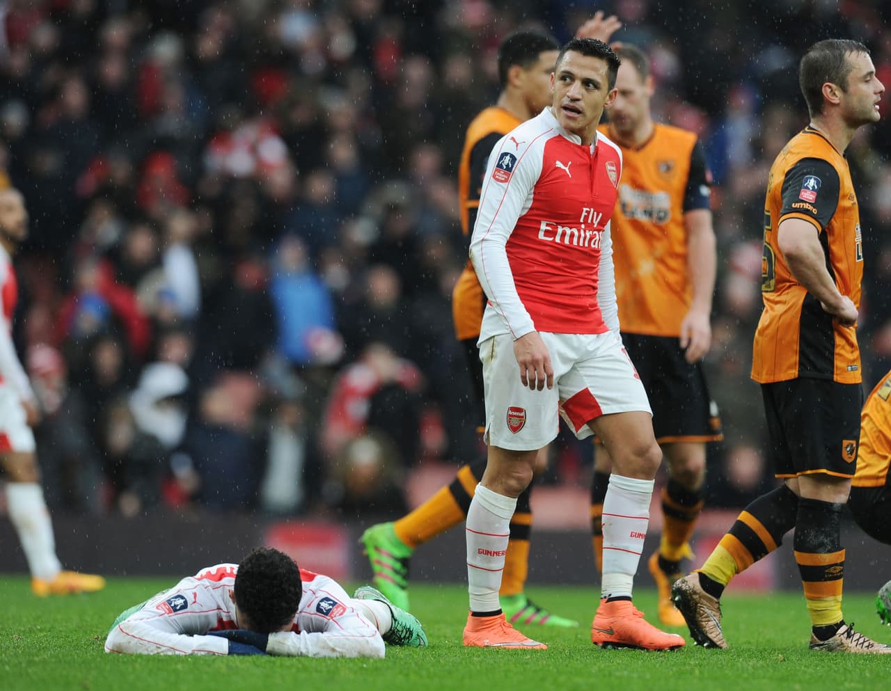 Alexis Sánchez no pudo ayudar al Arsenal a ganar