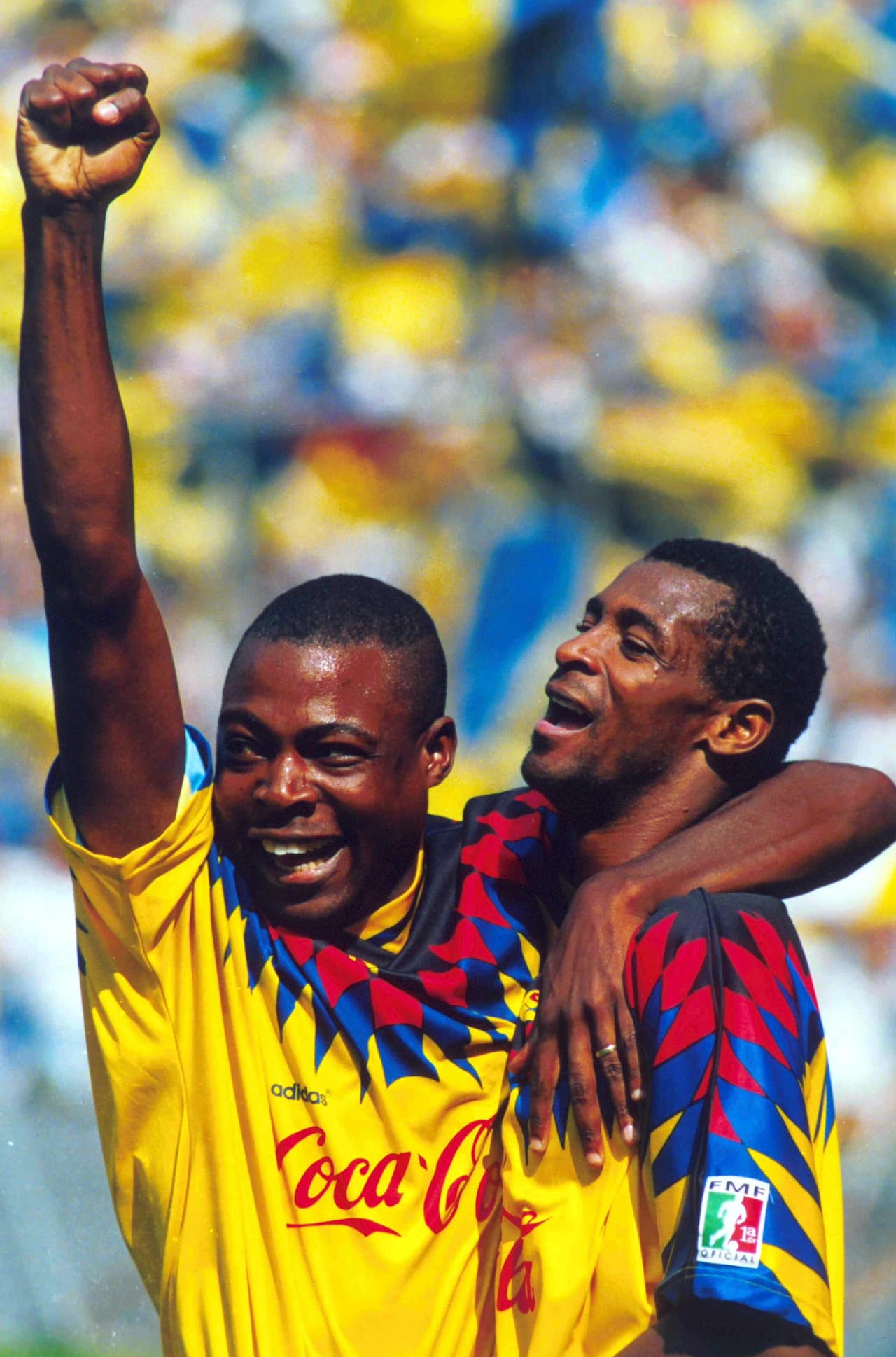 Y es que el goleador de Zambia, Kalusha Bwalya, armó una temible dupla goleadora junto con el camerunés Omam Biyik: eran las abejas africanas.