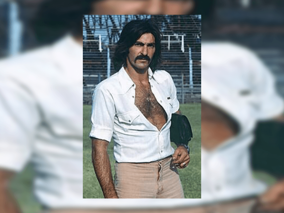 Cómo olvidar el look de Ricardo La Volpe cuando era jugador, conservaba su cabello largo.