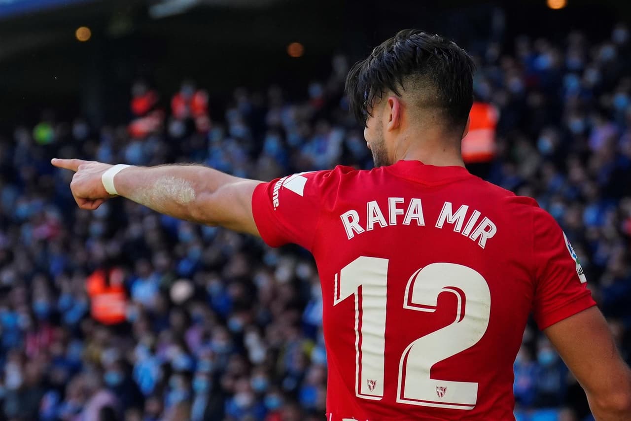 Sevilla y Espanyol empatan durante la Jornada 25 en La Liga con marcador 1-1. Rafa Mir abrió el marcador al minuto 36’ a favor de la visita, pero fue en la segunda mitad cuando Sergi Darder igualó el encuentro a los 50’; Jesús ‘Tecatito’ Corona fue titular y participó 70 minutos.