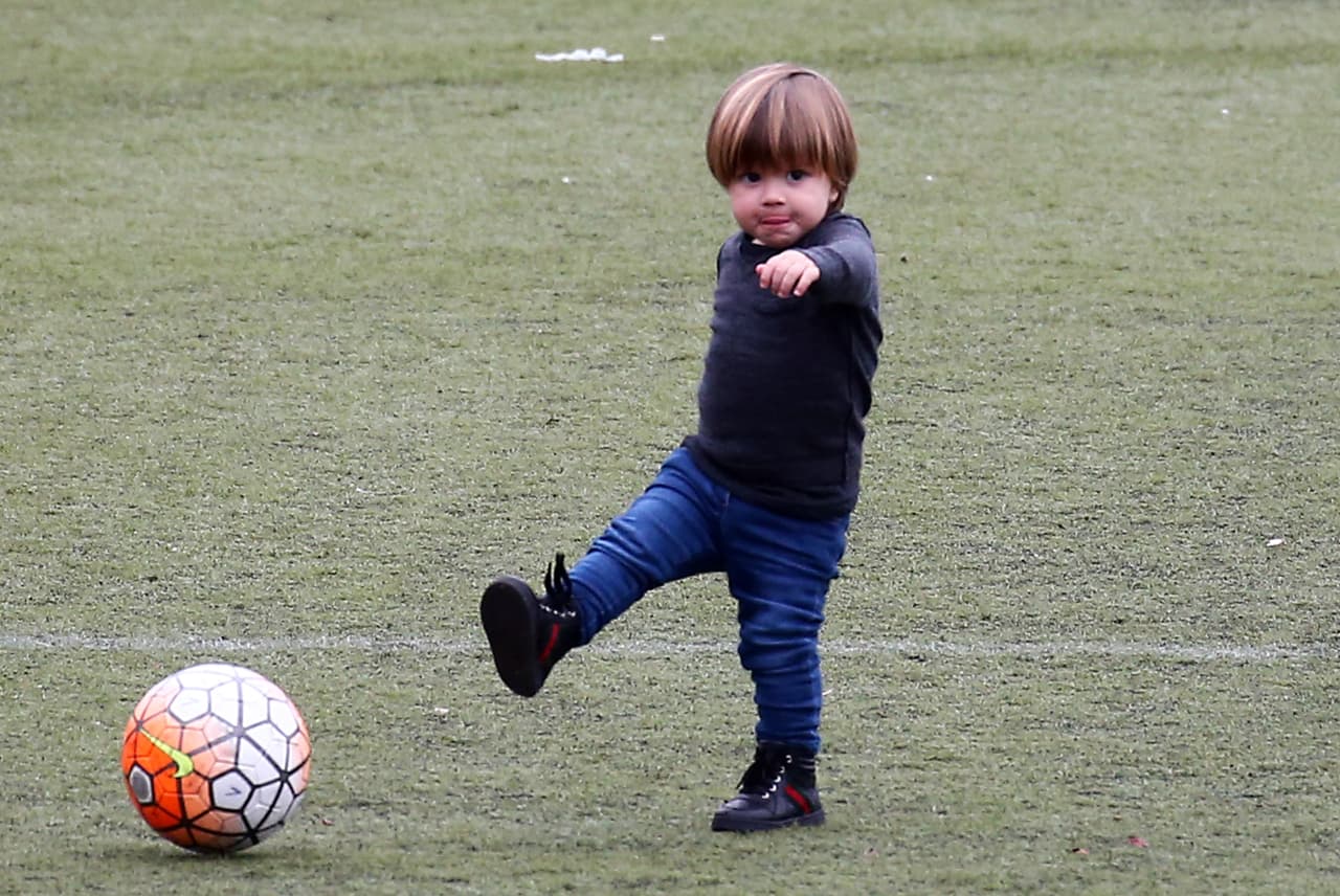 ¡Y se puso a jugar con la pelota!