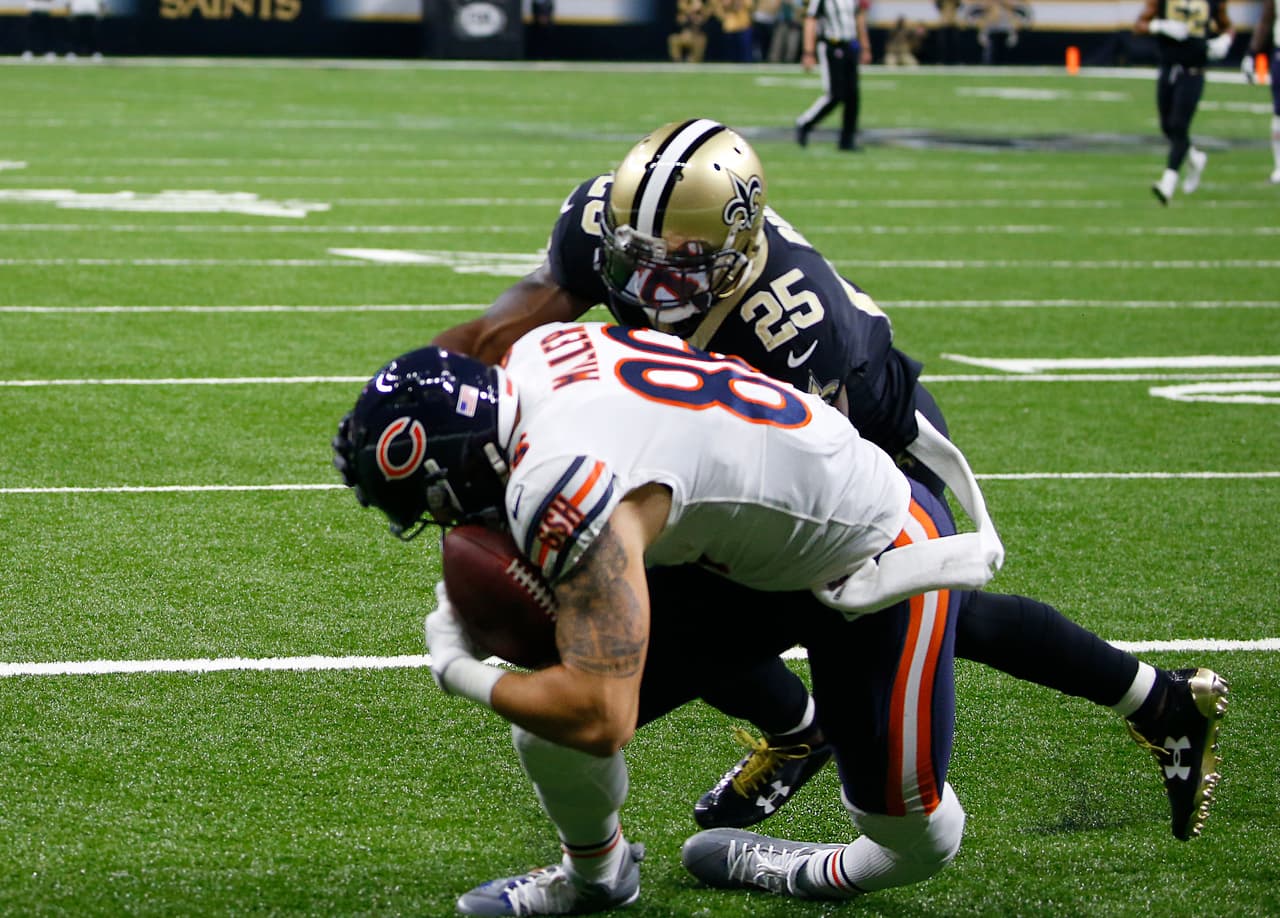 Los cirujanos vasculares tuvieron que participar en la operación en un esfuerzo de reparar la pierna, lo que incluyó el sustraer tejido suave de la otra para reconstruir la arteria afectada por la lesión.