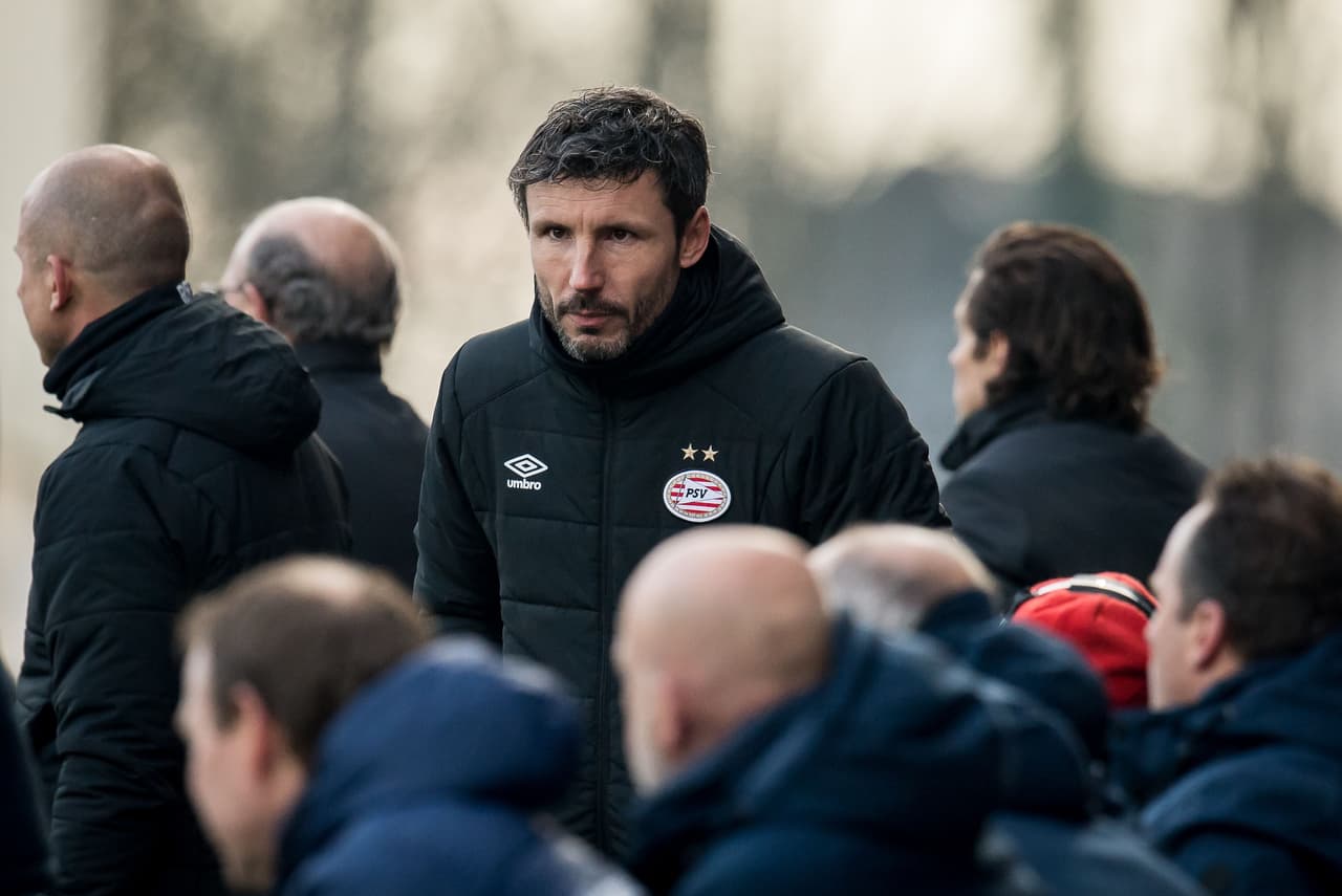 Los dirigidos por Van Bommel se fueron al descanso con una ventaja que le daba confianza.