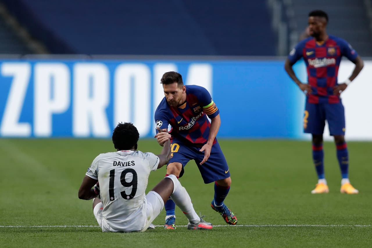 Alphonso Davies revela que no pudo conseguir la playera de Lionel Messi