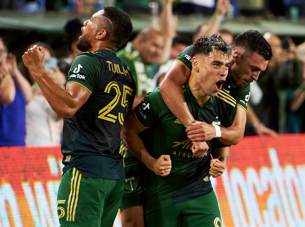 El chileno Felipe Mora fue el autor del tanto de la victoria cuando se terminaba el partido.
<br>