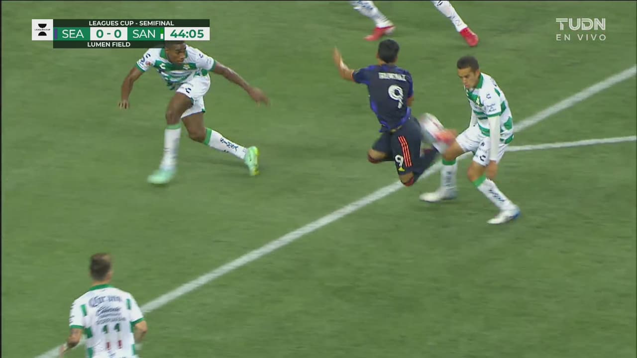 ¡Si le sale esa, se cae el estadio! Ruidíaz intenta autopase de lujo