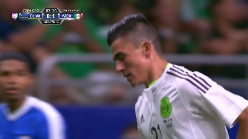 Disparo afuera de Luis Reyes