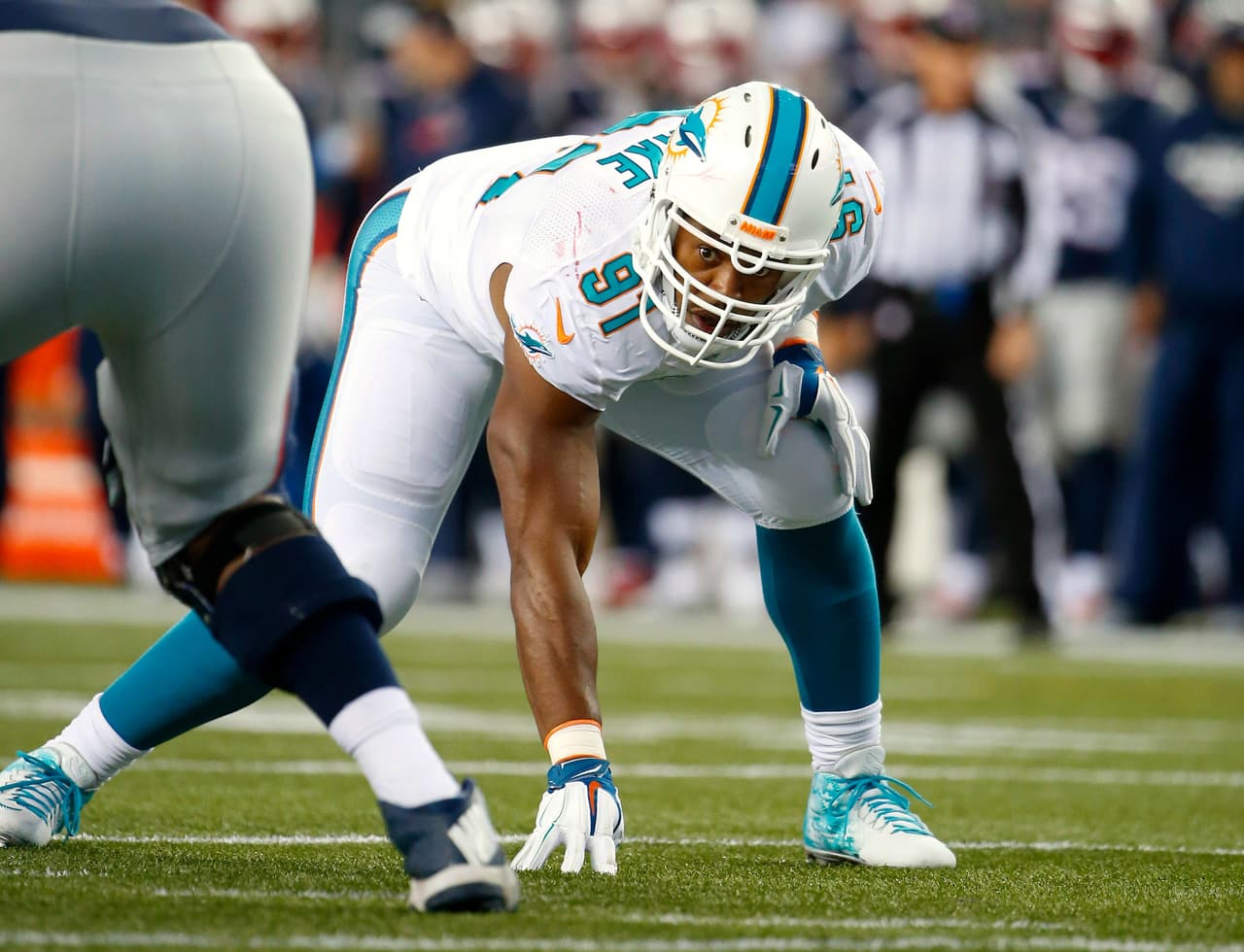 Cameron Wake firmó con Miami Dolphins extensión de 2 años por 17.8 millones de dólares