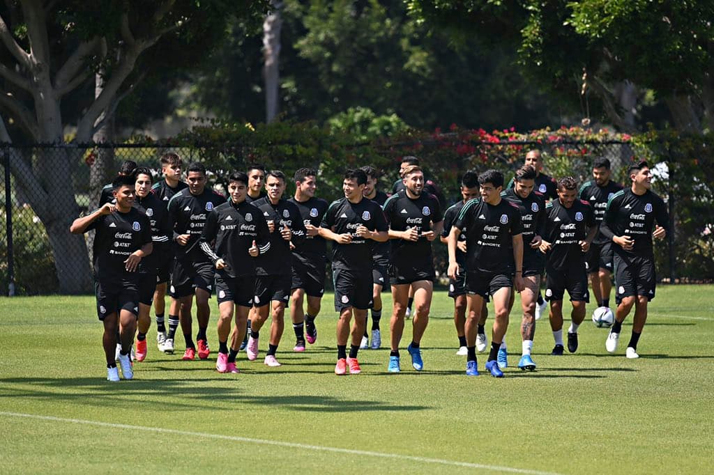 Jona, Alan Pulido y Efraín Álvarez, convocados por el Tri a la Copa Oro