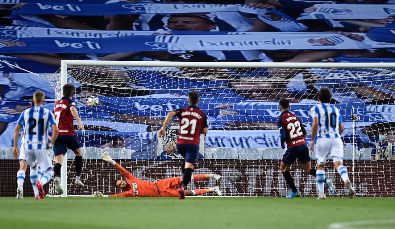 Adrián hizo válido un penal al minuto 29 y anotóo el primer gol para adelantar en la pizarra al CA Osasuna.