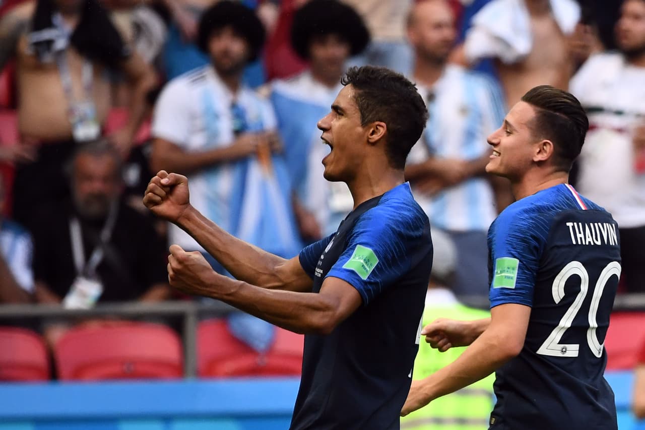 Defensa: Raphael Varane (Francia) - 83,2 millones de dólares