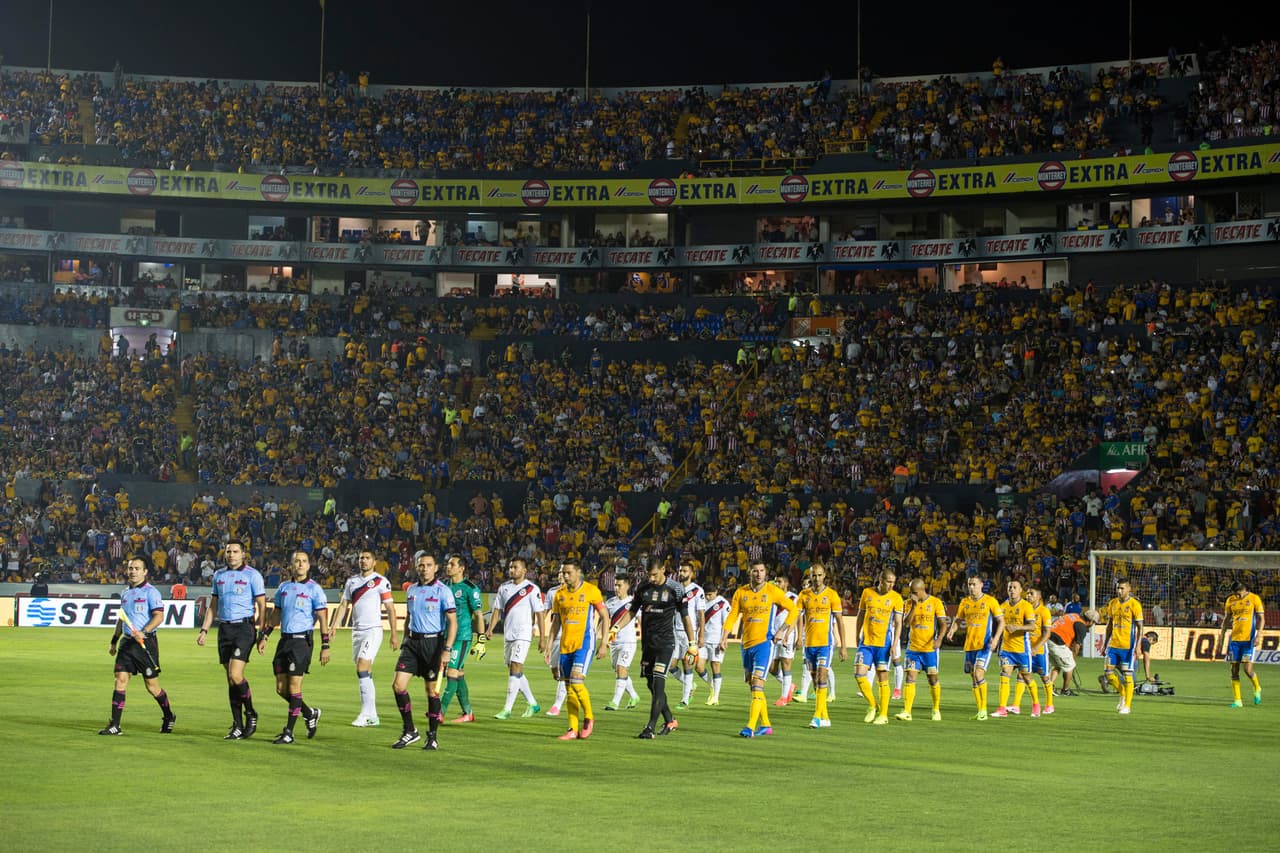 Tigres y Chivas se presentaron en el Volcán para disputar el encuentro pendiente de la Jornada 10.