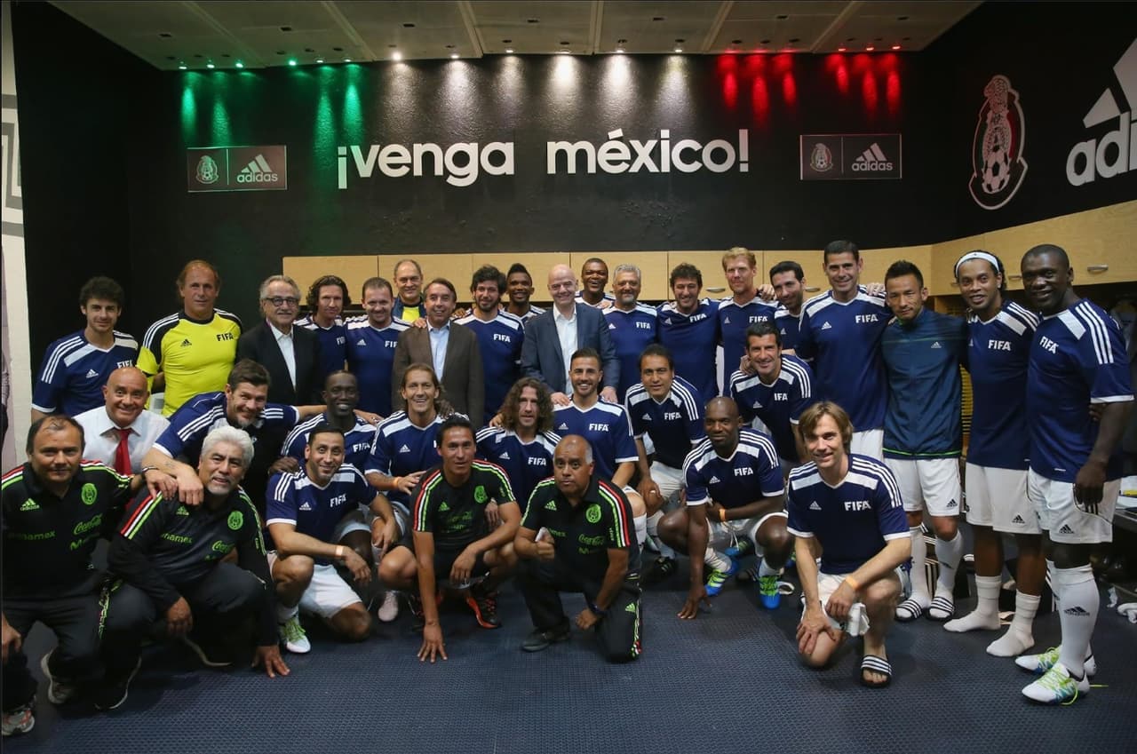 Michel Salgado, Ciro Ferrara, Alexis Lalas, Geremi, Clarence Seedorf, la brasileña Cici, Carles Puyol, Samuel Eto'o, Fabio Cannavaro, Ronaldinho, entre otros, con el portugués José Mourinho como técnico, representaron al equipo extranjero.